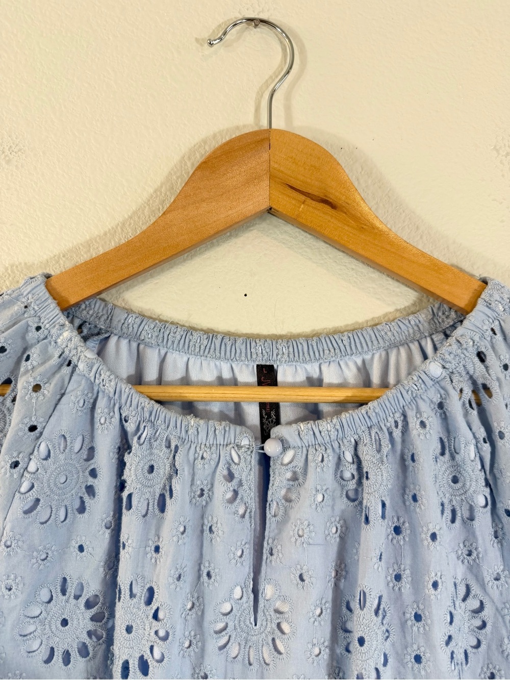 JW Style Blue Eyelet Lace Cotton Top Size L Long Sleeve Casual Relaxed Cottage - Picture 4 of 7